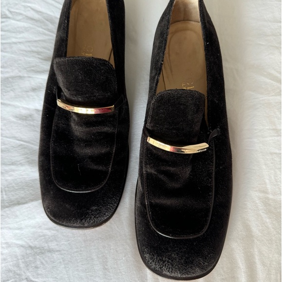 Gucci Shoes - Gucci velvet loafers. Brown size 37 1/2.